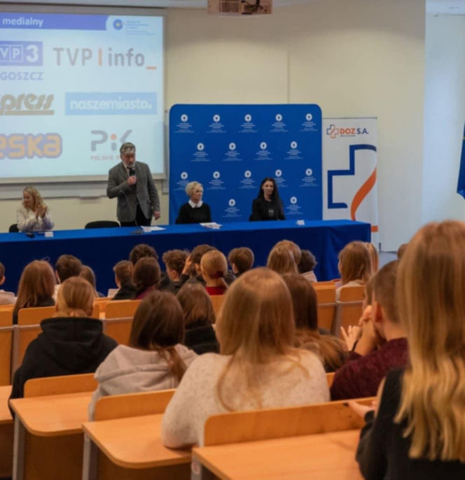 Fartuchy, probówki i prawdziwa nauka. Uczniowie z regionu opanowali Collegium Medicum w Bydgoszczy!