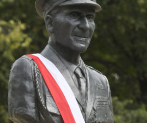 Odsłonięcie pomnika generała Zbigniewa Ścibora Rylskiego