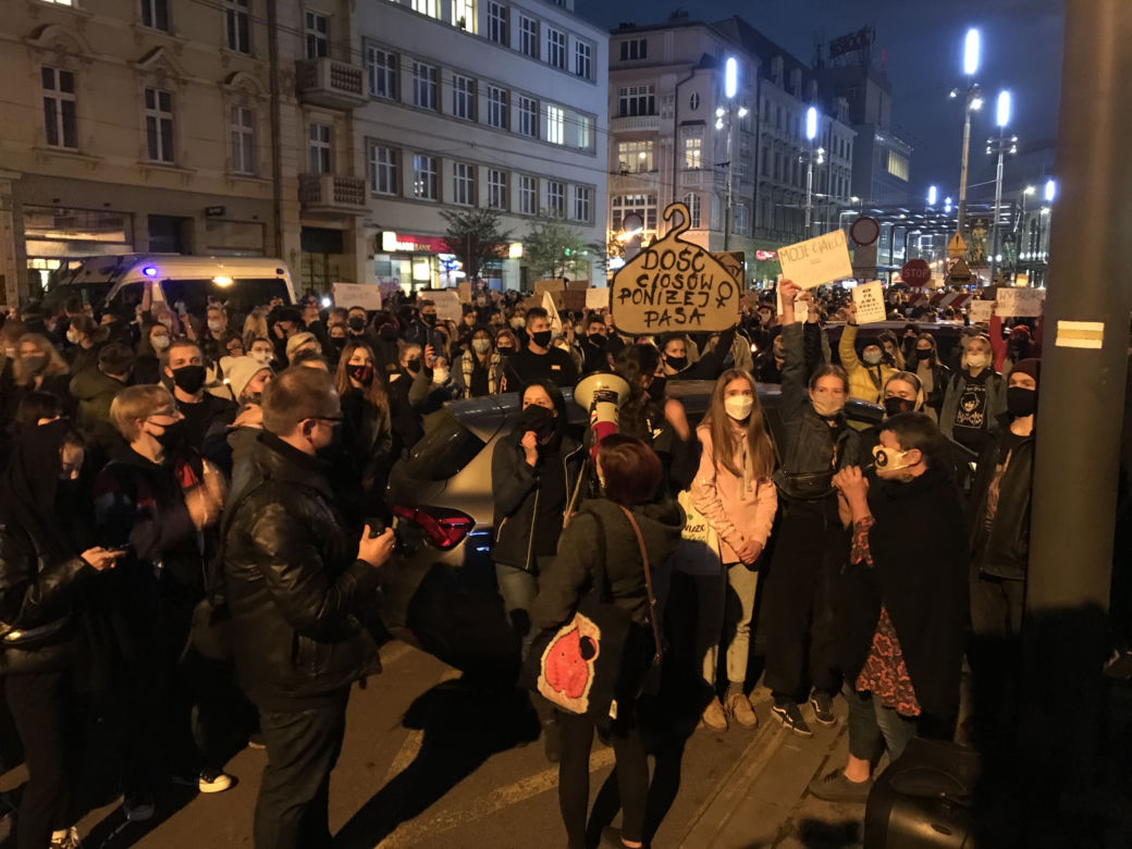 Protest kobiet w Katowicach. Tłumy strajkują przeciwko zakazowi aborcji