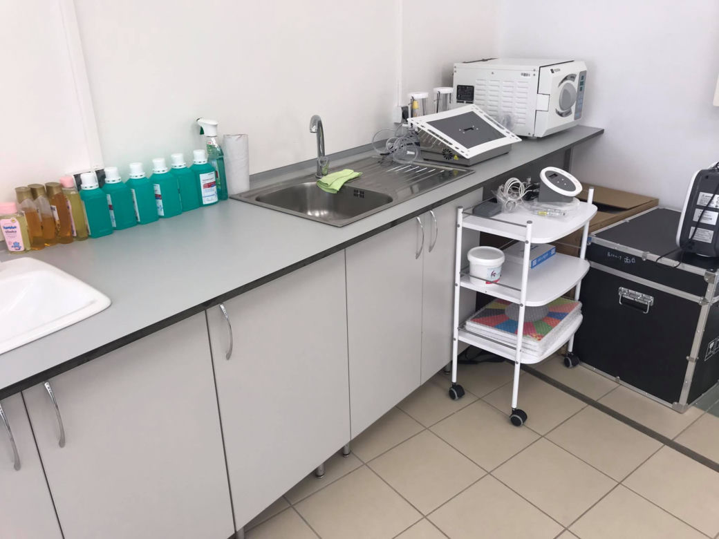 Podczas zajęć studenci będą produkowali własne kosmetyki