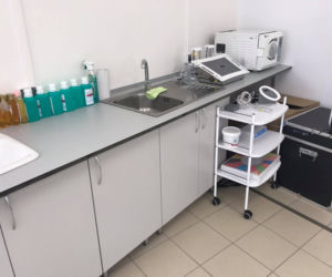 Podczas zajęć studenci będą produkowali własne kosmetyki