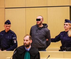 Chciał zobaczyć strusia, skatował go na śmierć.