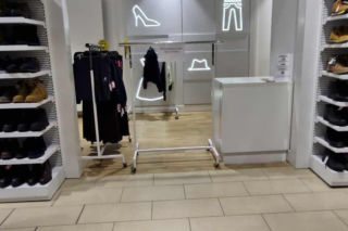 14-latek zaatakowany nożem w przymierzalni. Nieoficjalne ustalenia szokują! To była schadzka?!