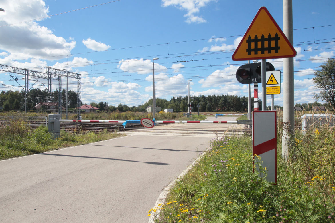 Remont stacji w Czachówku zakończył się kilka lat temu. Kością niezgody są windy, których... nadal nie uruchomiono. Dlaczego?