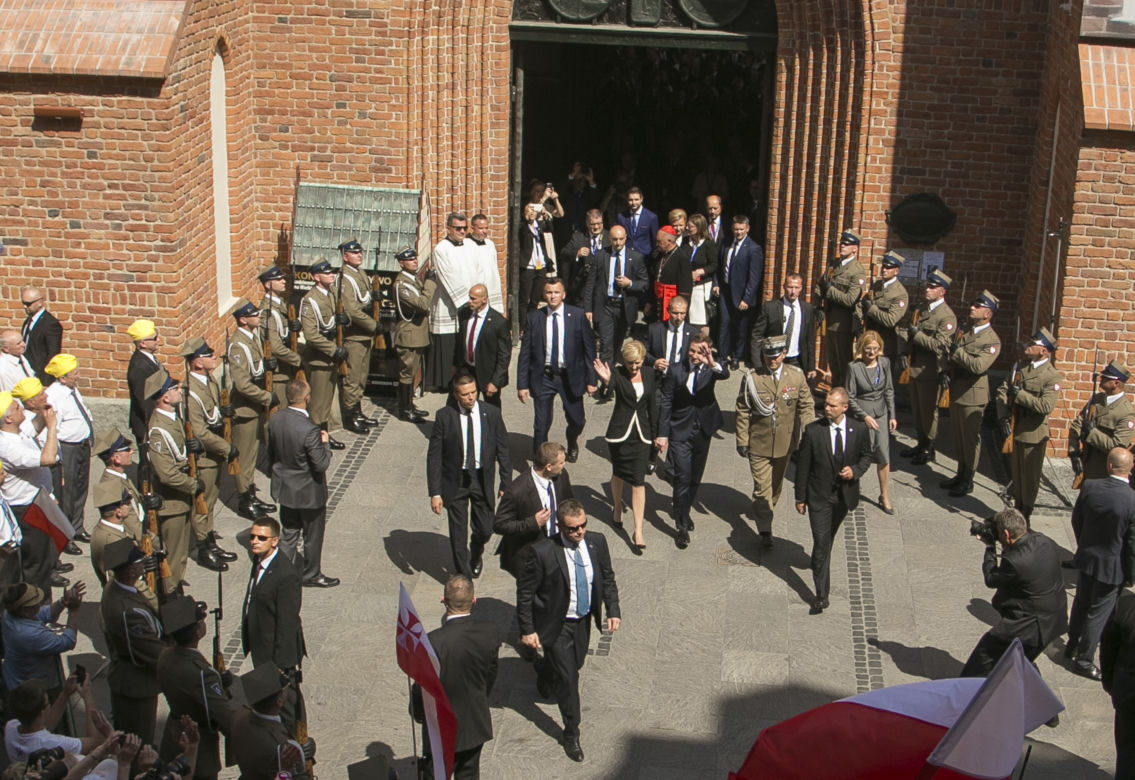 Przejście prezydenta RP z archikatedry do Zamku Królewskiego