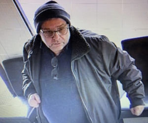 Bydgoszcz. Jest poszukiwany w sprawie oszustw i przestępstw samochodowych