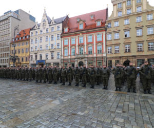 Dolnośląscy terytorialsi złożyli przysięgę wojskową na Rynku we Wrocławiu