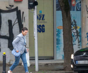 Olga Bończyk na czerwonym świetle