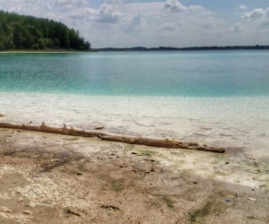 Tak wygląda Lazurowe Jezioro, które znajduje się zaledwie kilkadziesiąt kilometrów od Łodzi