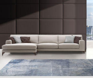 Beżowa, minimalistyczna sofa