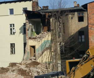 Kamienice na ul. Toruńskiej w Bydgoszczy zaczynają znikać. Rozpoczęła się zapowiadana rozbiórka [ZDJĘCIA, WIDEO]