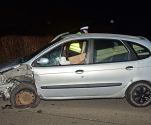 Pijany kierowca doprowadził do kolizji i zepchnął inne auto do rowu
