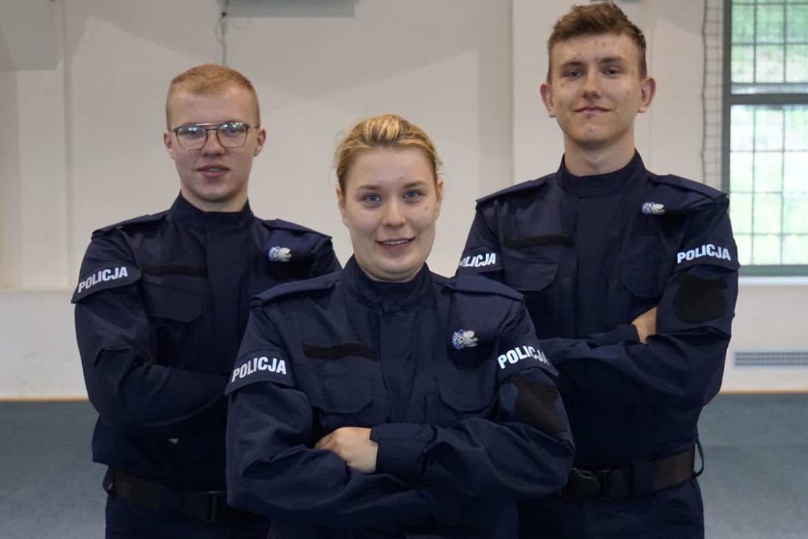 Ślubowanie nowych policjantów w Olsztynie. W szeregi wstąpiło 24 funkcjonariuszy [ZDJECIA]