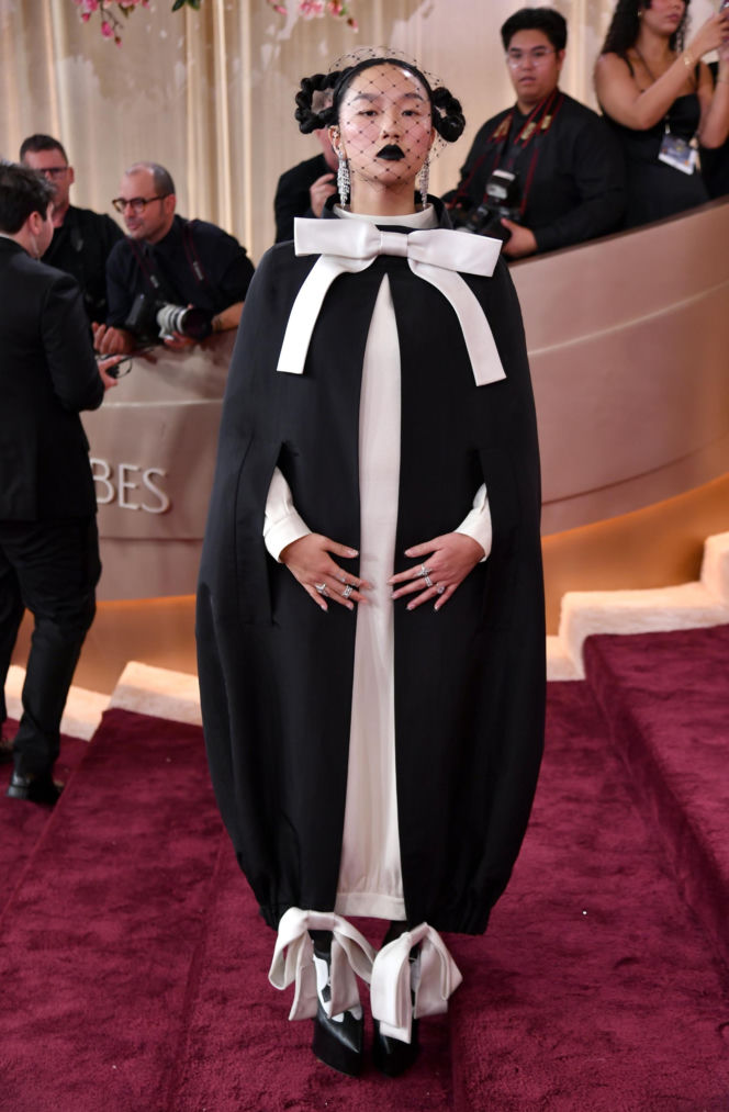 Pamela znów jest blondynką! Zobacz kreacje ze Złotych Globów