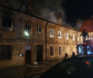 Pożar w Lubiążu przy klasztorze. 10 rodzin bez dachu nad głową 