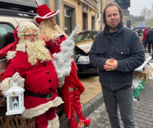 Lubelska Giełda Staroci w świątecznym klimacie. Tłumy szukały prezentów na Mikołajki