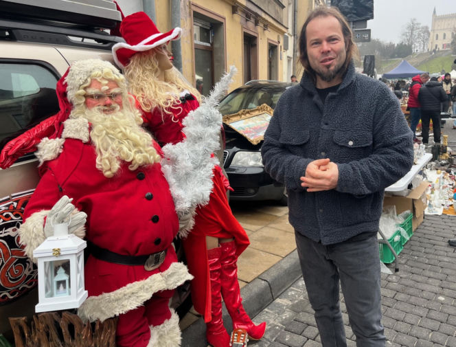 Lubelska Giełda Staroci w świątecznym klimacie. Tłumy szukały prezentów na Mikołajki