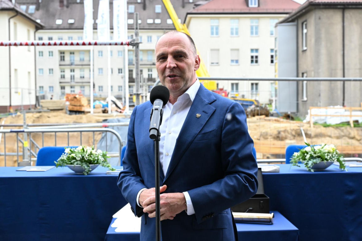 Wmurowanie aktu erekcyjnego pod budowę Uniwersyteckiego Centrum Zabiegowego dla Dzieci