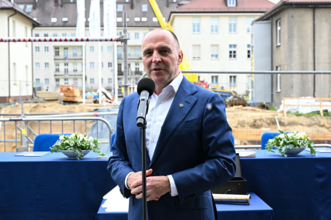 Wmurowanie aktu erekcyjnego pod budowę Uniwersyteckiego Centrum Zabiegowego dla Dzieci