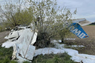 Awaria w powietrzu i dramatyczne lądowanie. Dwie osoby na pokładzie