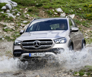 Marta Linkiewicz przyjechała na STRAJK KOBIET luksusowym Mercedesem GLE