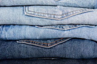 Koniec ery szerokich spodni. Jesienią 2026 na ulice powróci ten konkretny fason jeansów