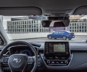 Toyota Corolla Sedan 1.8 Hybrid 122 KM e-CVT vs Hyundai Elantra Style 1.6 MPI 6MT