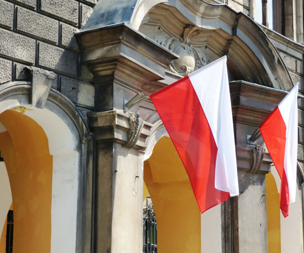 Jak wieszać flagę w Święto Niepodległości 11 listopada? [PORADNIK] Kraków