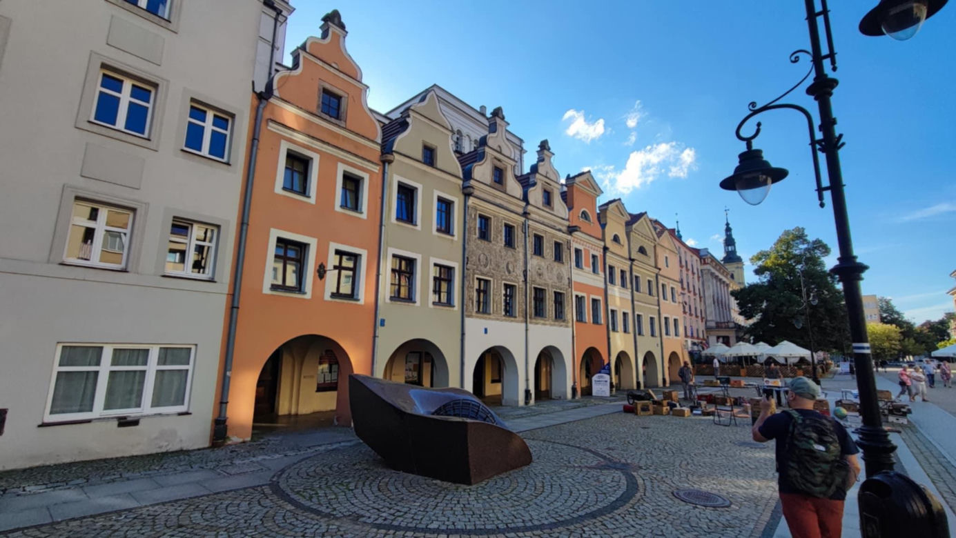Zabytki stoją tu jeden przy drugim. To dolnoslaskie miasto wygląda jak z pocztówki, ale bez tłumów 