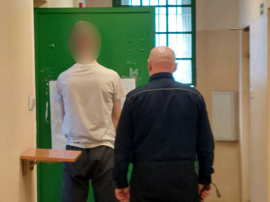 Trzech zbirów rzuciło się na ofiarę. Dwóch było ściganych, czeka ich więzienie