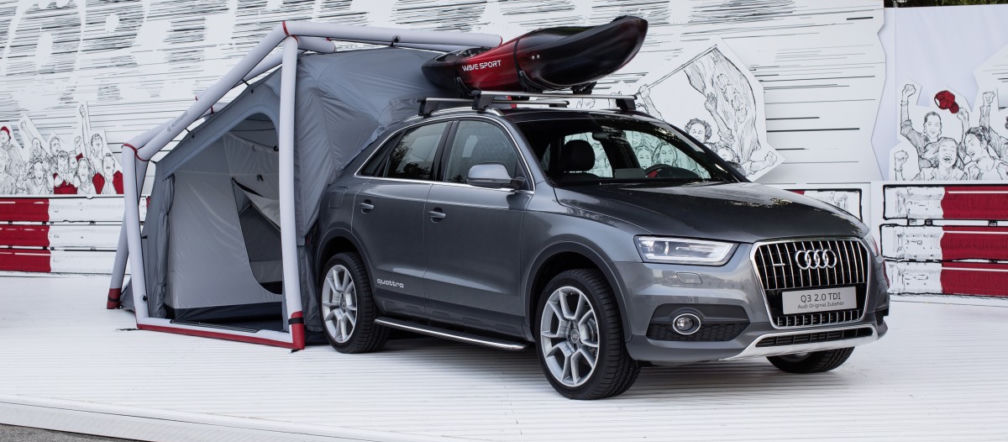 Audi Q3 z kempingowym namiotem