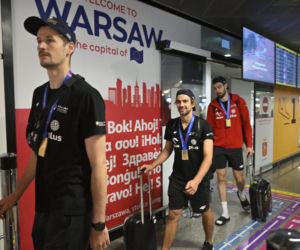 Złoci siatkarze po perypetiach wrócili do Polski