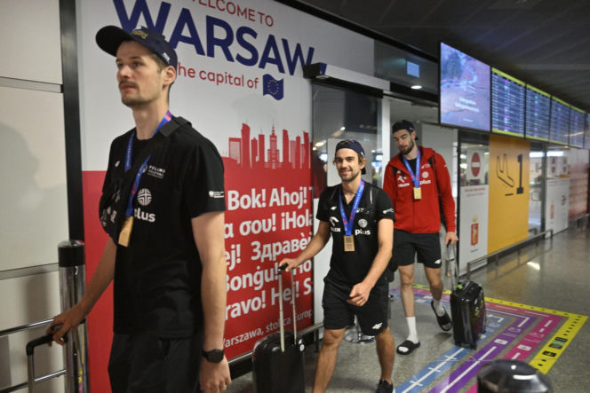 Złoci siatkarze po perypetiach wrócili do Polski