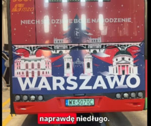 Tył świątecznego autobusu w Warszawie 2025