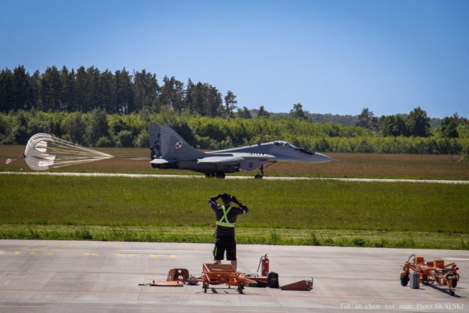 Myśliwce MiG-29 w Gdyni. Piloci rozpoczęli intensywne szkolenie na wybrzeżu