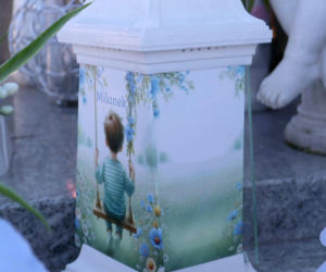 W Wielkanoc na cmentarzu główkę Milanka zmiażdżyła płyta nagrobna. Dramat się nie kończy. Miejsca tragedii strzegą aniołki