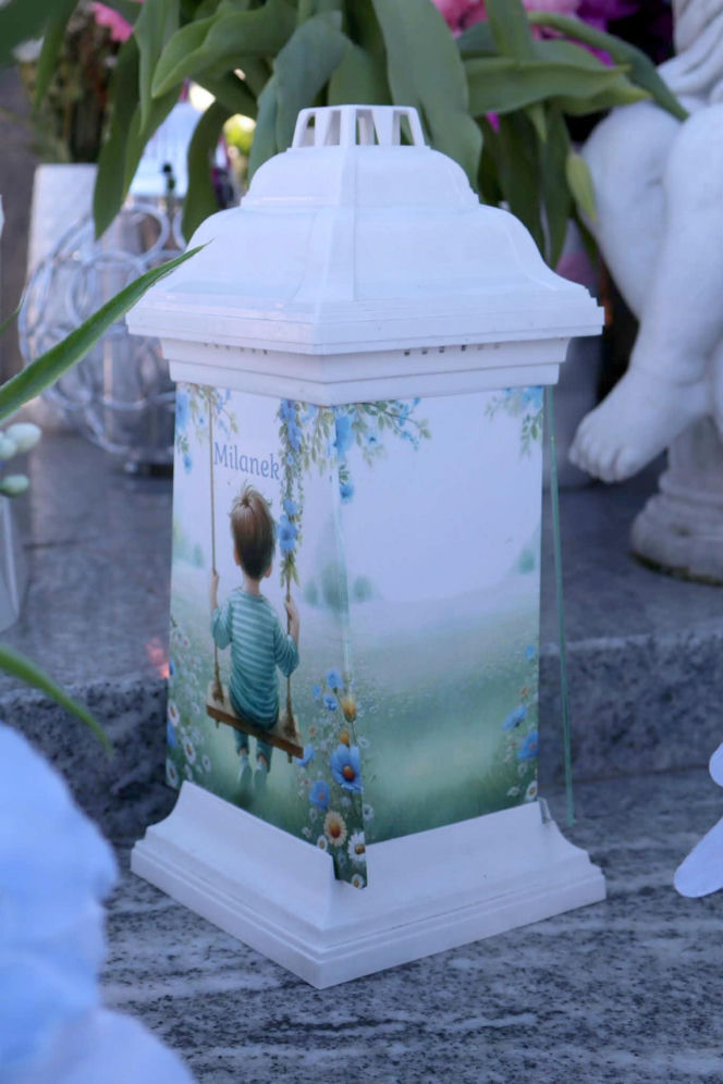 W Wielkanoc na cmentarzu główkę Milanka zmiażdżyła płyta nagrobna. Dramat się nie kończy. Miejsca tragedii strzegą aniołki