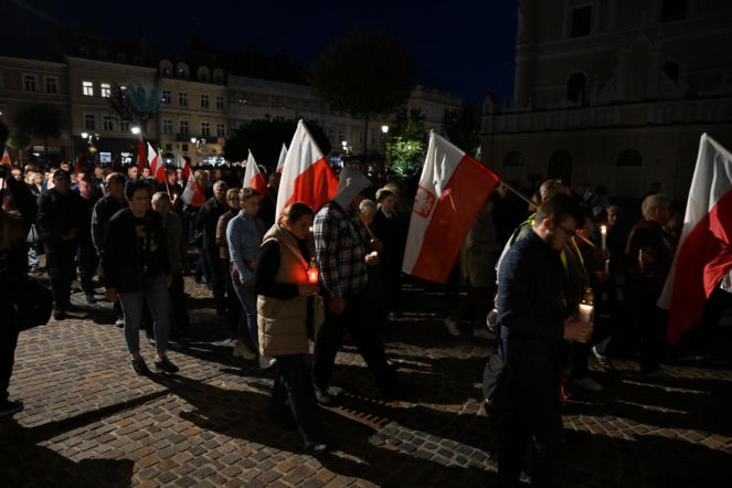 Miasto zamilkło. Tłumy na ulicach Jarosławia po krwawym ataku w opactwie