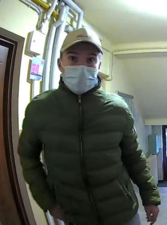 Z konta bankowego zniknęła duża suma. Policja opublikowała wizerunek mężczyzny