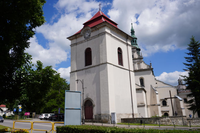 To miasto w woj. świętokrzyskim ma jeden z najpiękniejszych rynków. Czaruje też zabytkową kaplicą