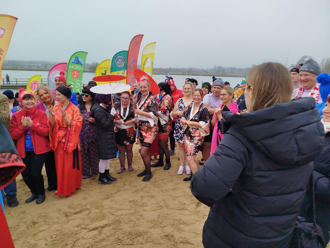 Mazowieckie Morsy otworzyły sezon morsowania 2025/2026 nad zalewem w Siedlcach