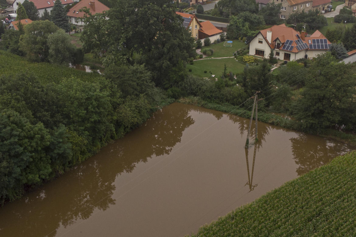 Czarna Woda zalewa Gniechowice