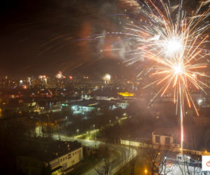 Huczne powitanie 2020! Niebo rozświetliło się barwnymi fajerwerkami