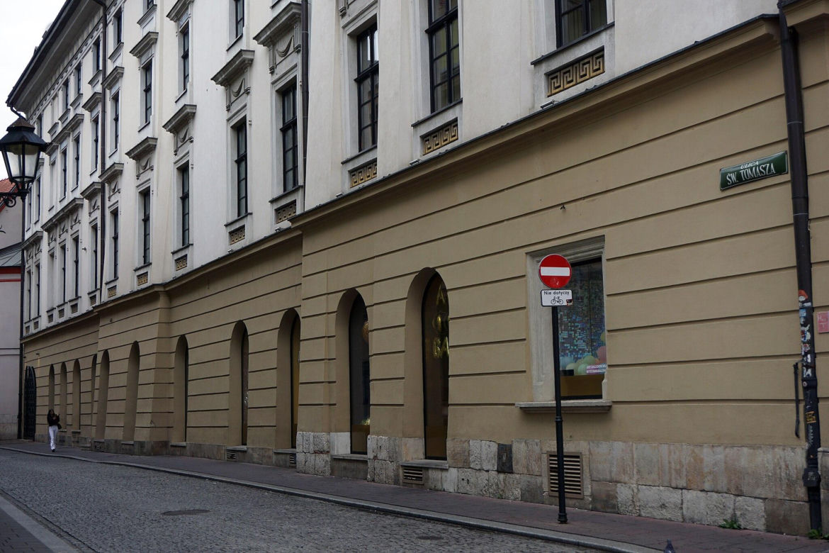 To jedna z najsłynniejszych kamienic w Krakowie. Znajduje się w niej hotel, w którym mieszkał car