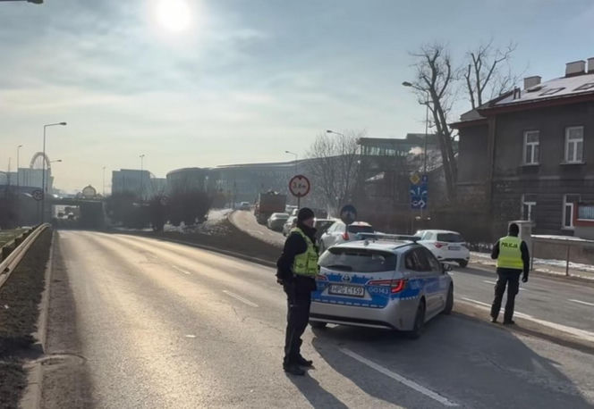 Kraków. Śmiertelny wypadek motocyklisty. 25-latek jechał bez kasku? [ZDJĘCIA].