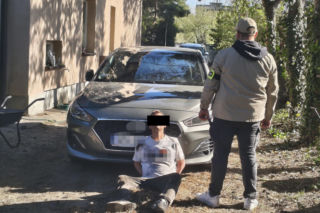 20 zarzutów za paserstwo. Rozbierali auta pod Wołominem. Kobra likwiduje samochodową dziuplę