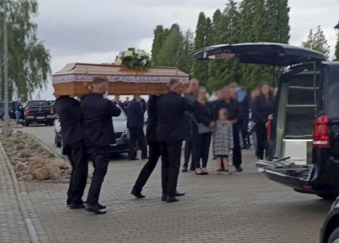 Tragedia podczas wycinki drzew. Olbrzymi konar zmiażdżył Pawła w lesie