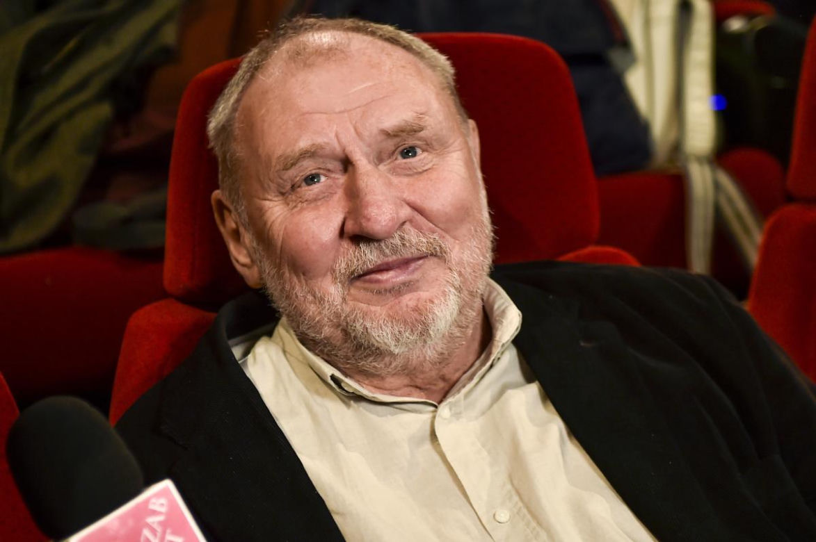 Rola Ferdynanda Kiepskiego niemal zepsuła mu karierę. Czym zajmuje się obecnie Andrzej Grabowski i jak zmienił się przez lata?