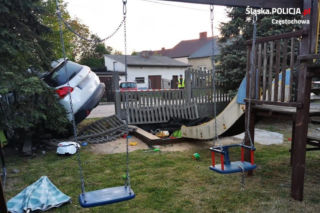 Częstochowa: Wjechał pijany w piaskownicę! O włos od tragedii