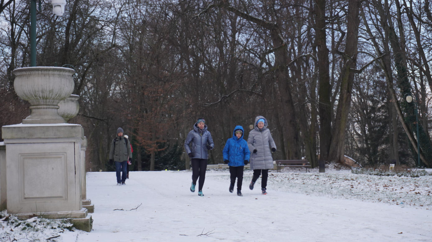 Parkrun w stolicy woj. lubelskiego. Pierwsza sobota 2025 roku na sportowo w Ogrodzie Saskim w Lublinie. Zdjęcia